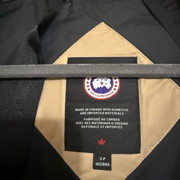 Canada Goose Women's Coat - Excellent Condition - Picture 8 of 16